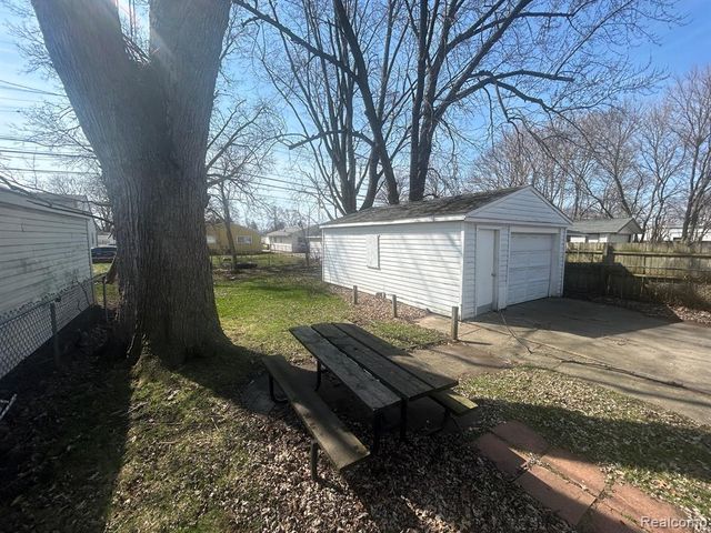 25651 Mcdonald Street, Dearborn Heights, MI 48125