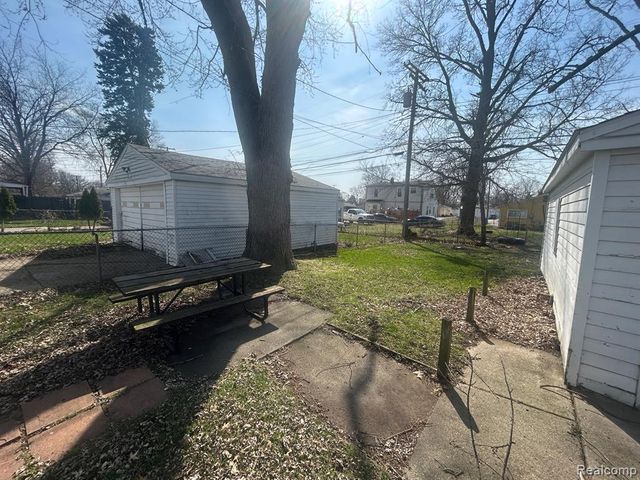 25651 Mcdonald Street, Dearborn Heights, MI 48125