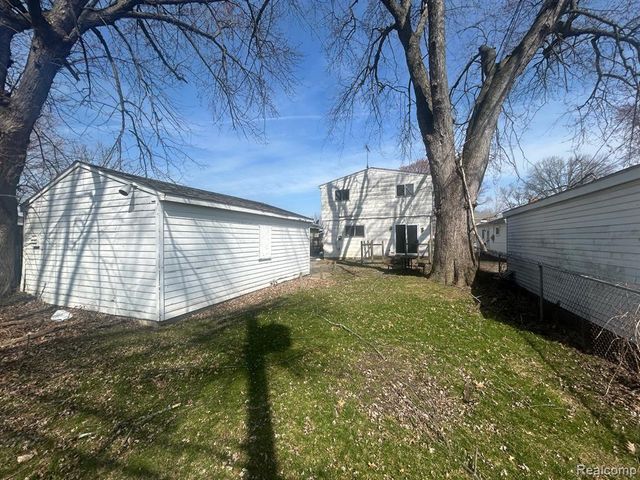 25651 Mcdonald Street, Dearborn Heights, MI 48125