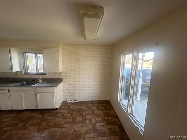 25651 Mcdonald Street, Dearborn Heights, MI 48125