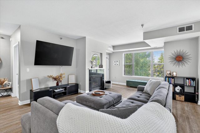 1155 Ford Road 203, Saint Louis Park, MN 55426