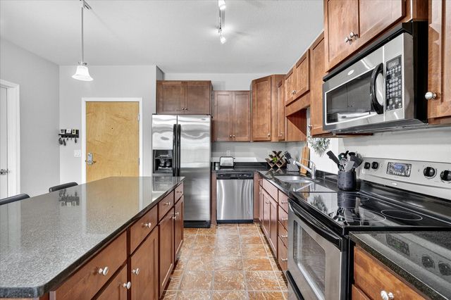 1155 Ford Road 203, Saint Louis Park, MN 55426