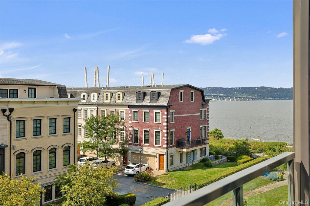 16 Rivers Edge Drive 408, Tarrytown, NY 10591