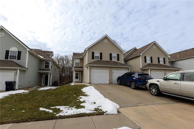 8042 N Elmwood Avenue, Kansas City, MO 64119