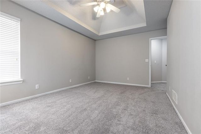 8042 N Elmwood Avenue, Kansas City, MO 64119