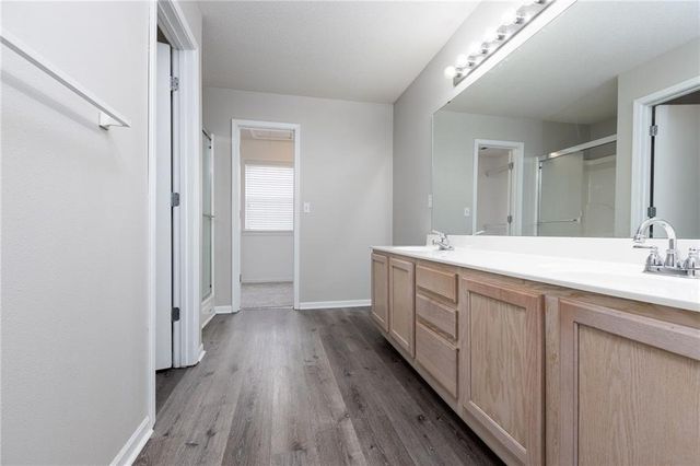 8042 N Elmwood Avenue, Kansas City, MO 64119