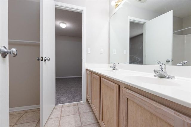 8042 N Elmwood Avenue, Kansas City, MO 64119