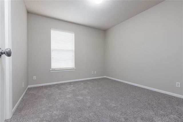 8042 N Elmwood Avenue, Kansas City, MO 64119