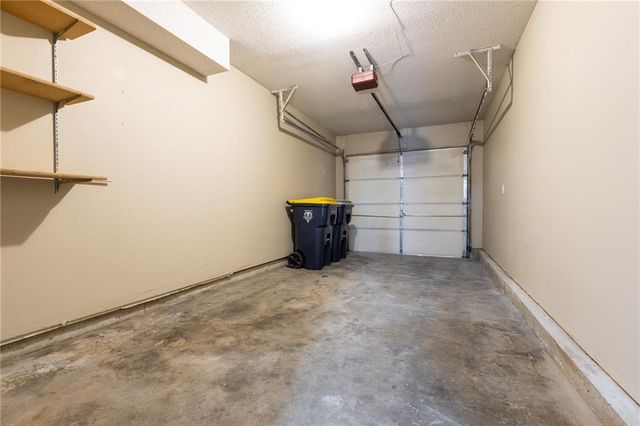 8042 N Elmwood Avenue, Kansas City, MO 64119