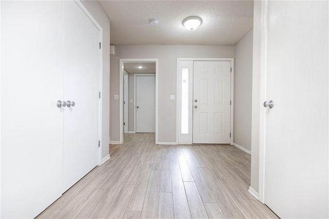 8042 N Elmwood Avenue, Kansas City, MO 64119