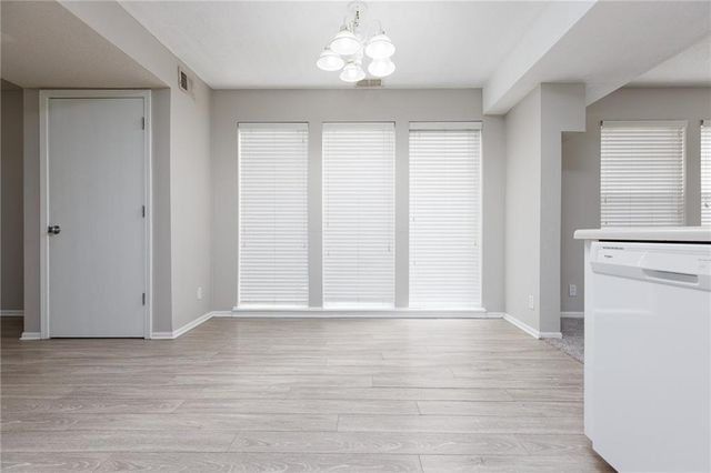 8042 N Elmwood Avenue, Kansas City, MO 64119