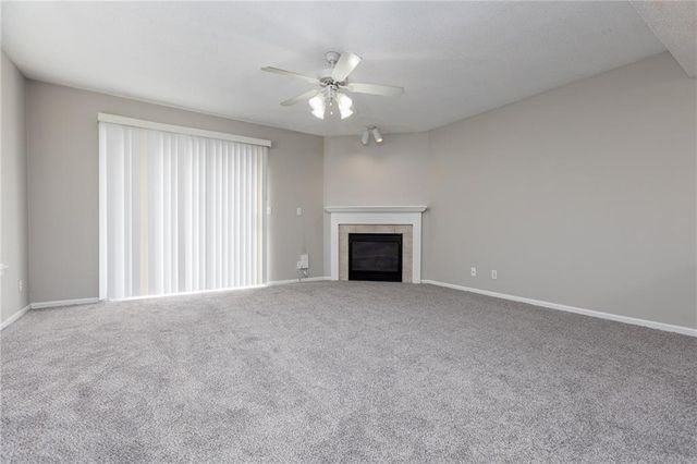 8042 N Elmwood Avenue, Kansas City, MO 64119