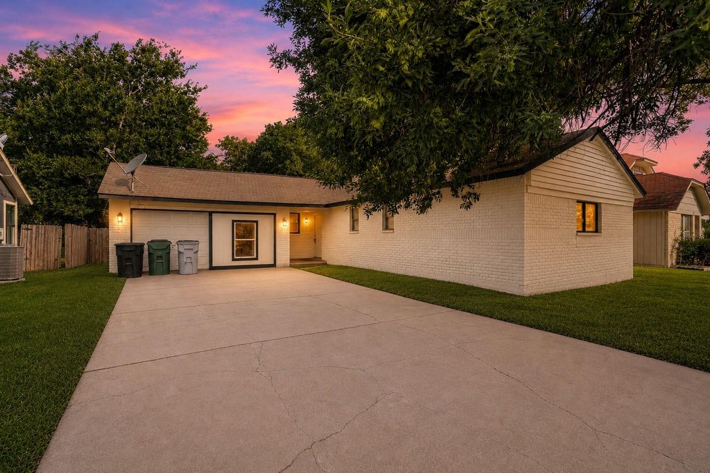 16402 Parkway DR, Pflugerville, TX 78660
