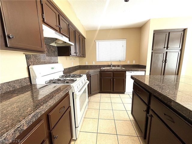 1420 Desert Hills Drive, Las Vegas, NV 89117