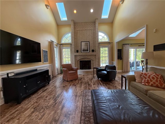 227 Edelweiss Dr, Mccandless, PA 15090