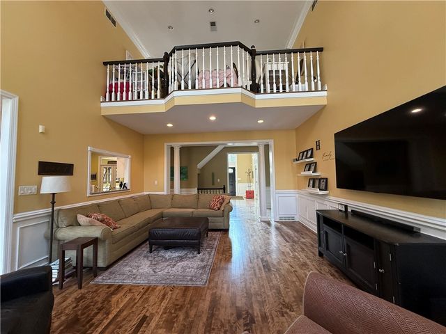 227 Edelweiss Dr, Mccandless, PA 15090