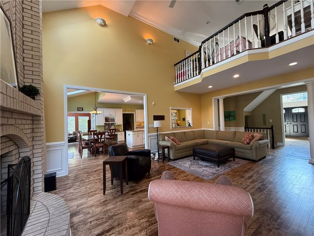 227 Edelweiss Dr, Mccandless, PA 15090