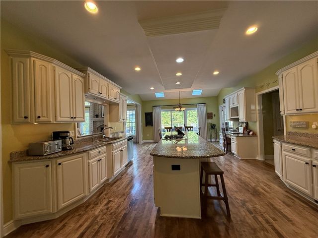 227 Edelweiss Dr, Mccandless, PA 15090