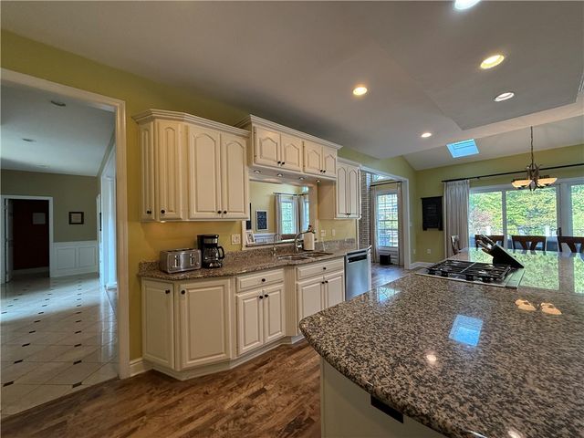 227 Edelweiss Dr, Mccandless, PA 15090