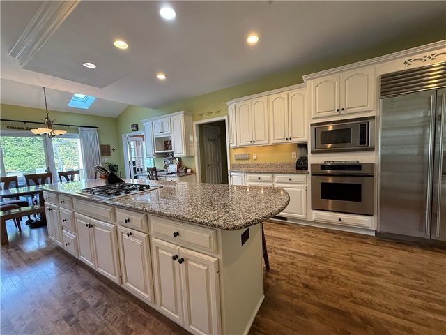 227 Edelweiss Dr, Mccandless, PA 15090