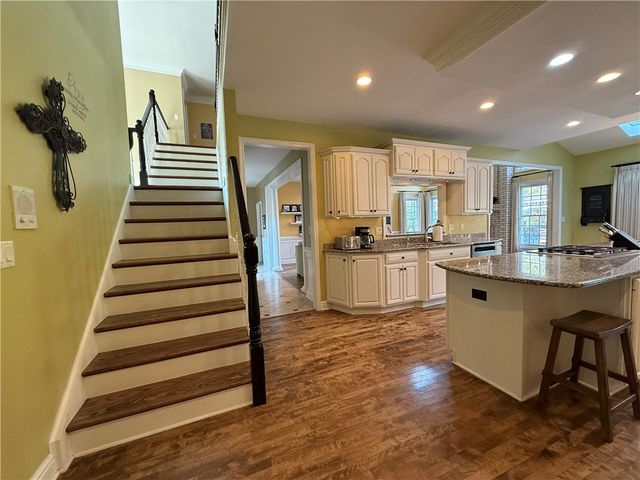 227 Edelweiss Dr, Mccandless, PA 15090