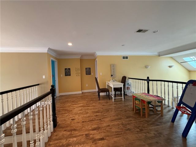 227 Edelweiss Dr, Mccandless, PA 15090