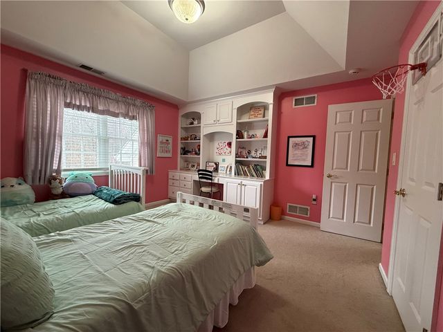 227 Edelweiss Dr, Mccandless, PA 15090