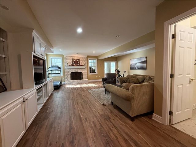 227 Edelweiss Dr, Mccandless, PA 15090