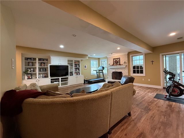 227 Edelweiss Dr, Mccandless, PA 15090