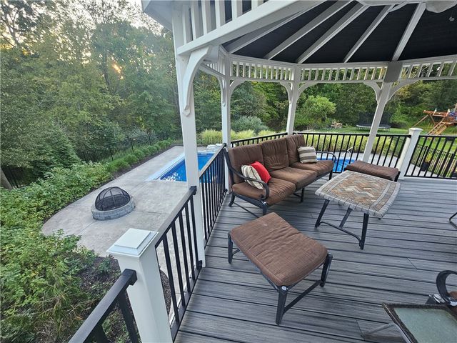 227 Edelweiss Dr, Mccandless, PA 15090