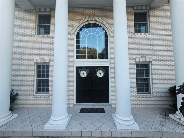 227 Edelweiss Dr, Mccandless, PA 15090