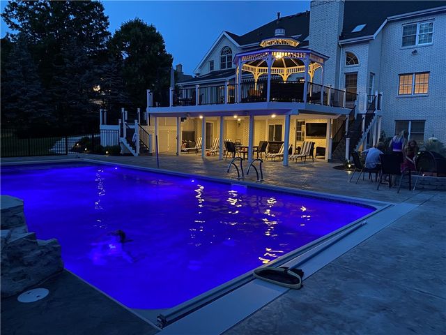 227 Edelweiss Dr, Mccandless, PA 15090