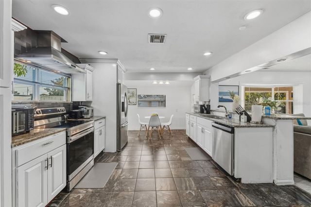 5017 STOLLS AVENUE, Tampa, FL 33615