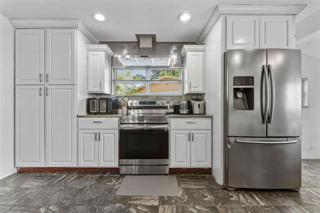 5017 STOLLS AVENUE, Tampa, FL 33615