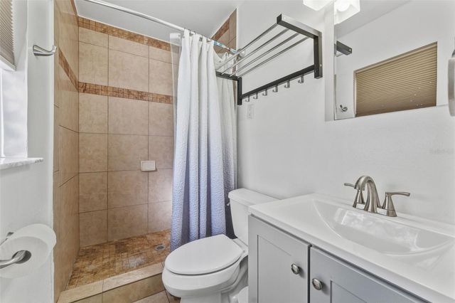 5017 STOLLS AVENUE, Tampa, FL 33615