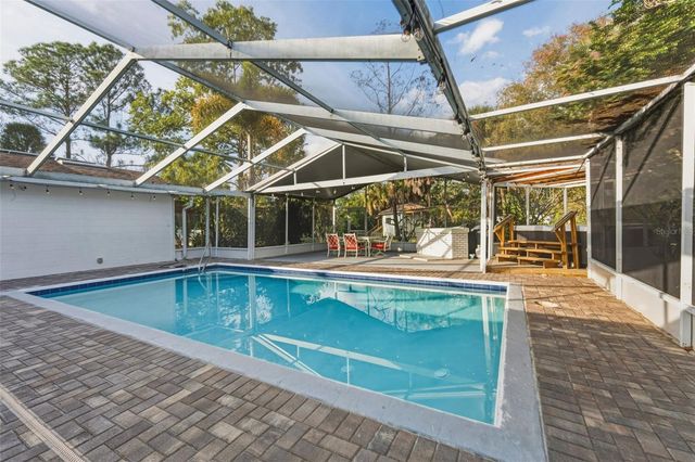 5017 STOLLS AVENUE, Tampa, FL 33615