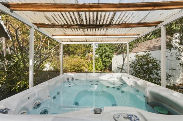 5017 STOLLS AVENUE, Tampa, FL 33615