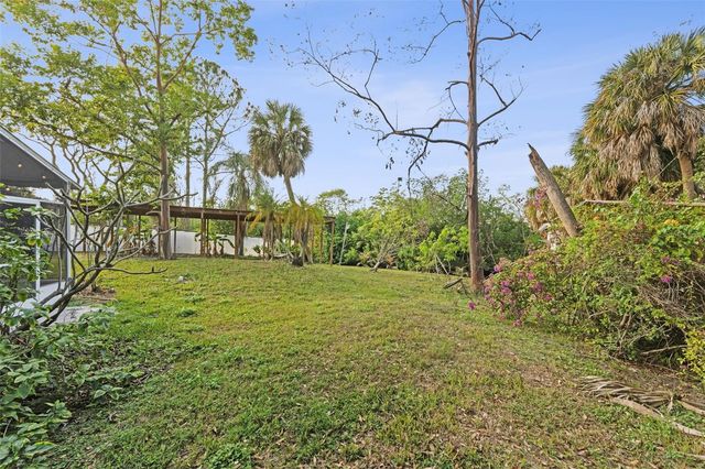 5017 STOLLS AVENUE, Tampa, FL 33615