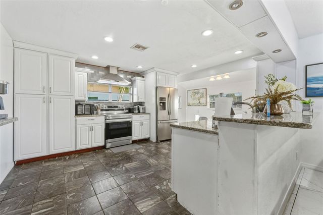 5017 STOLLS AVENUE, Tampa, FL 33615