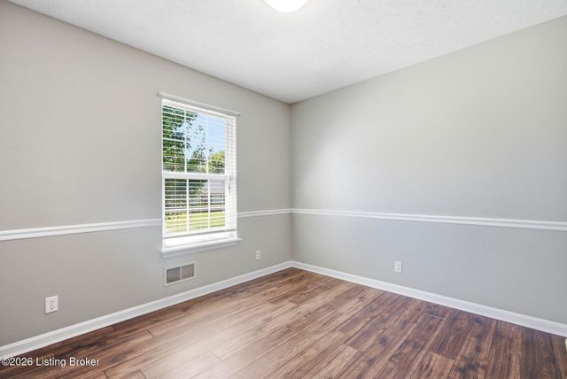 3107 Pine Trace Ct, Louisville, KY 40272