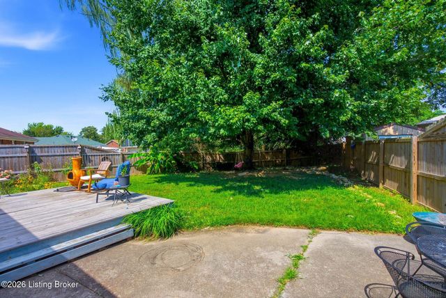 3107 Pine Trace Ct, Louisville, KY 40272