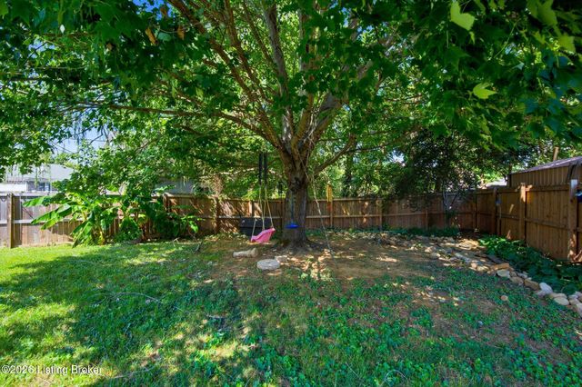 3107 Pine Trace Ct, Louisville, KY 40272