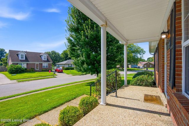 3107 Pine Trace Ct, Louisville, KY 40272