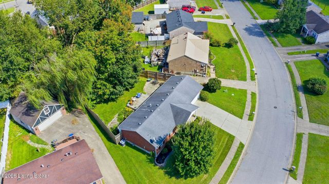 3107 Pine Trace Ct, Louisville, KY 40272