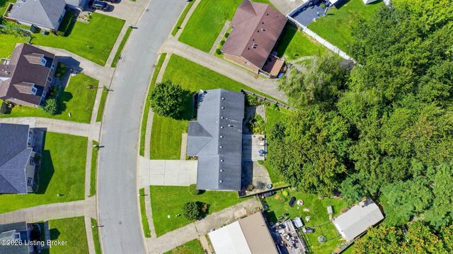 3107 Pine Trace Ct, Louisville, KY 40272