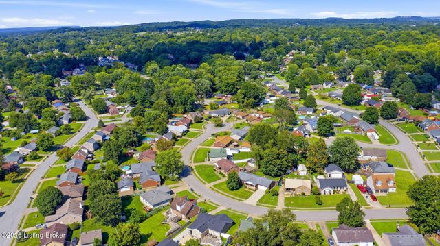 3107 Pine Trace Ct, Louisville, KY 40272
