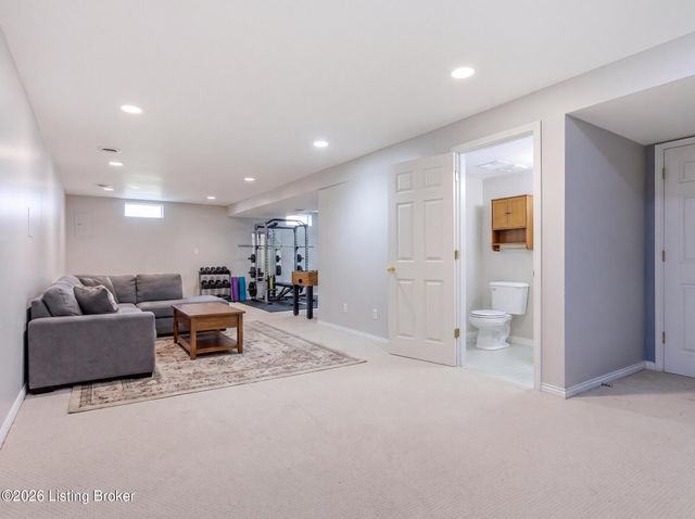 3107 Pine Trace Ct, Louisville, KY 40272