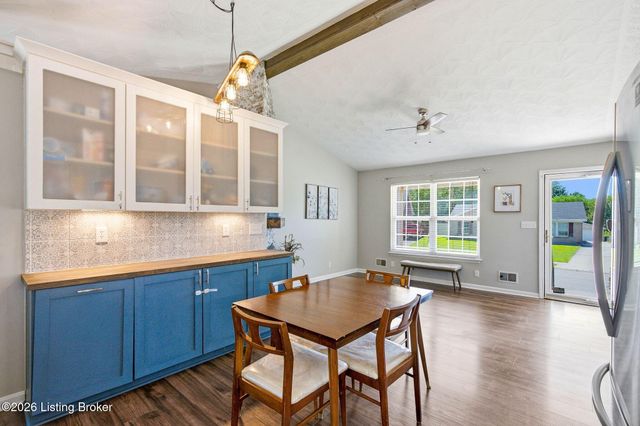 3107 Pine Trace Ct, Louisville, KY 40272