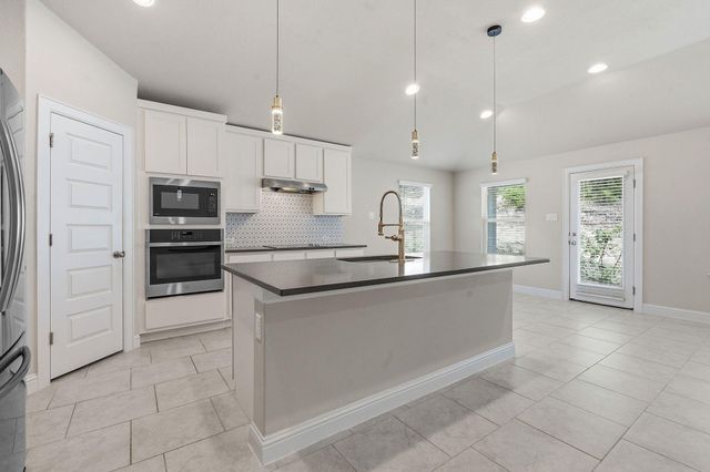 21204 Diamond CV, Lago Vista, TX 78645