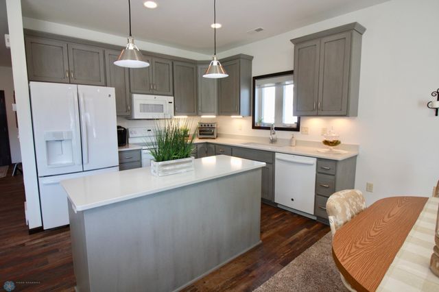 112 Dakota Drive, Hankinson, ND 58041